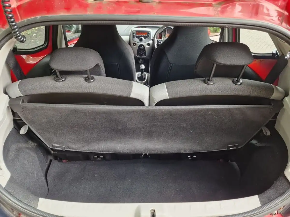 2015-toyota-aygo-10-vvt-i-x-play-5d-big-39