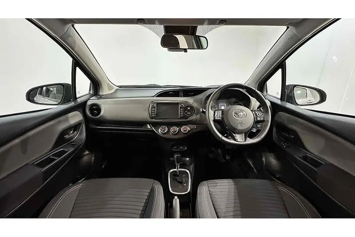2018-toyota-yaris-15-vvt-i-icon-tech-111bhp-1496cc-cvt-big-1