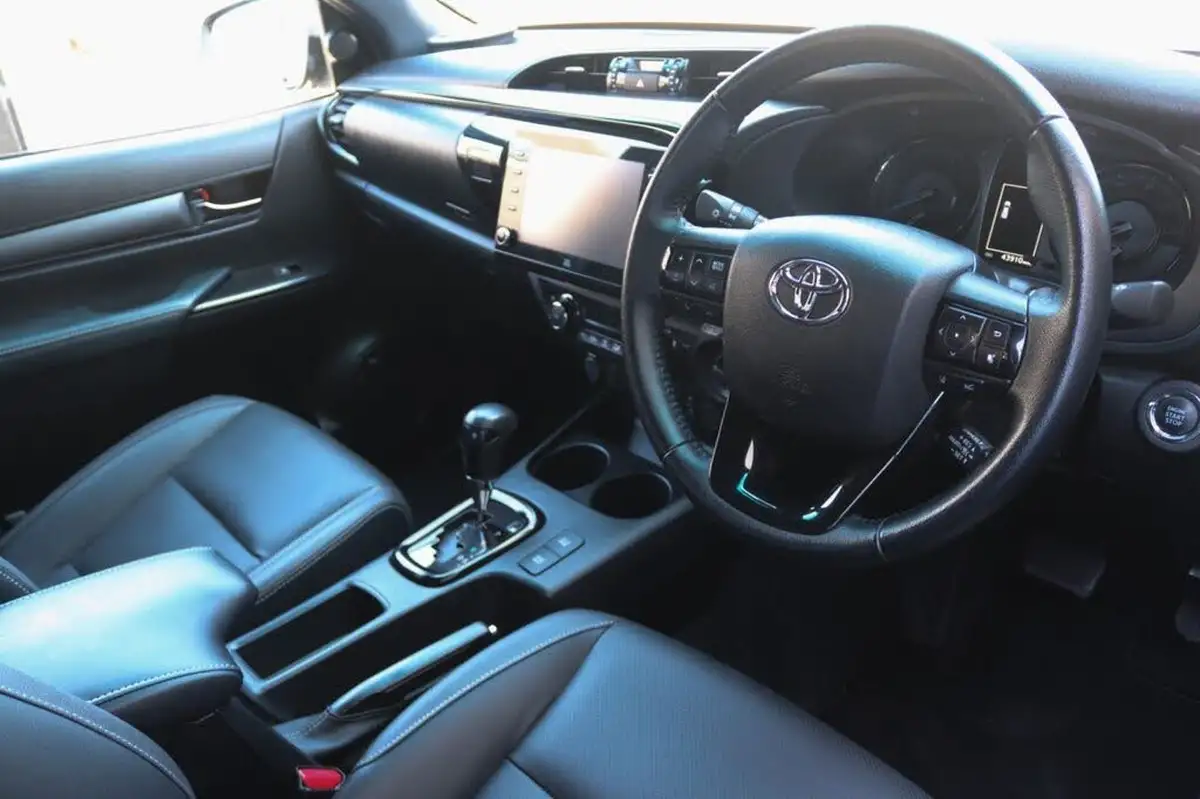 2021-toyota-hi-lux-28d-4d-invincible-x-at35-204hpeu6dt-e-big-24