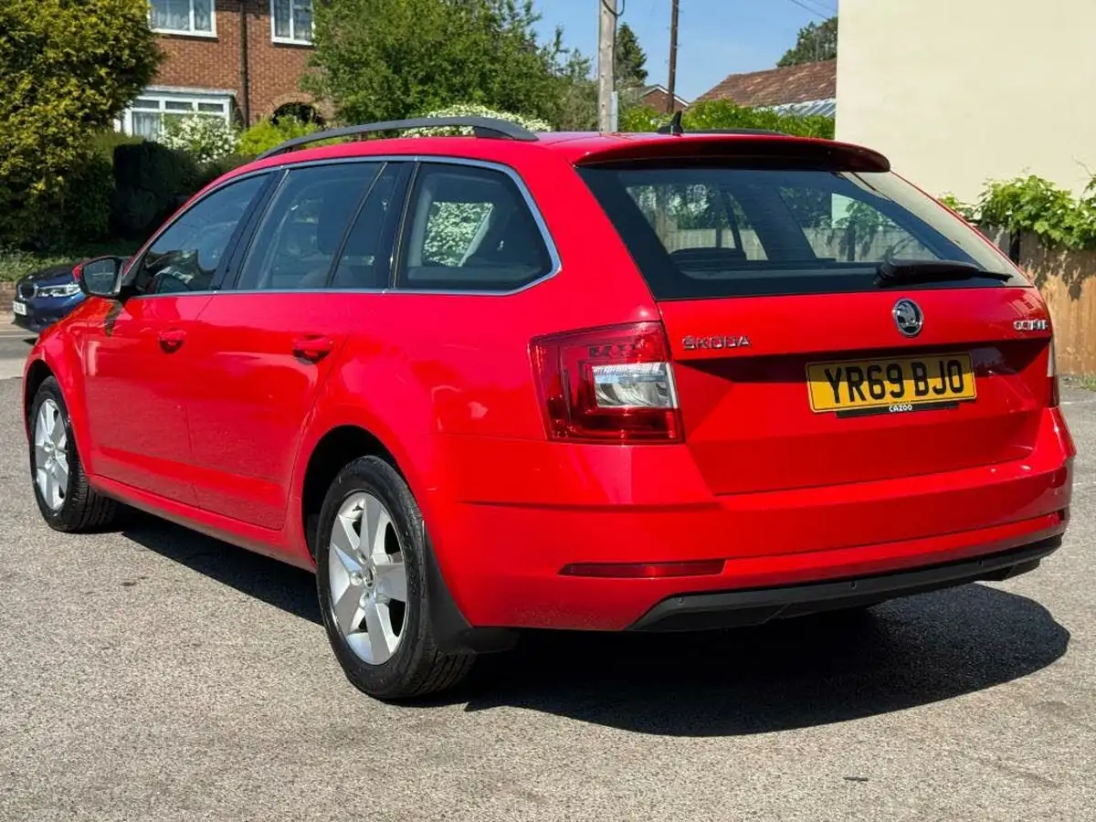 2019-skoda-octavia-16tdi-se-technology-estate-big-5