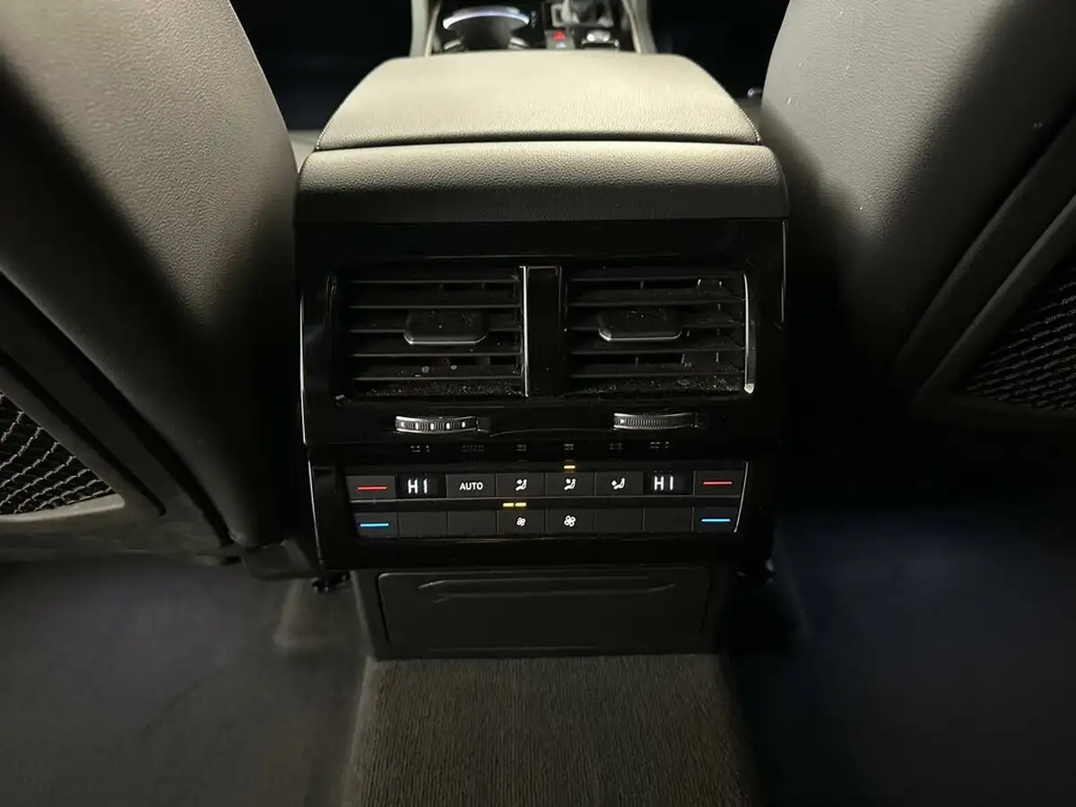 2020-volkswagen-touareg-30tsi-black-edition-big-22