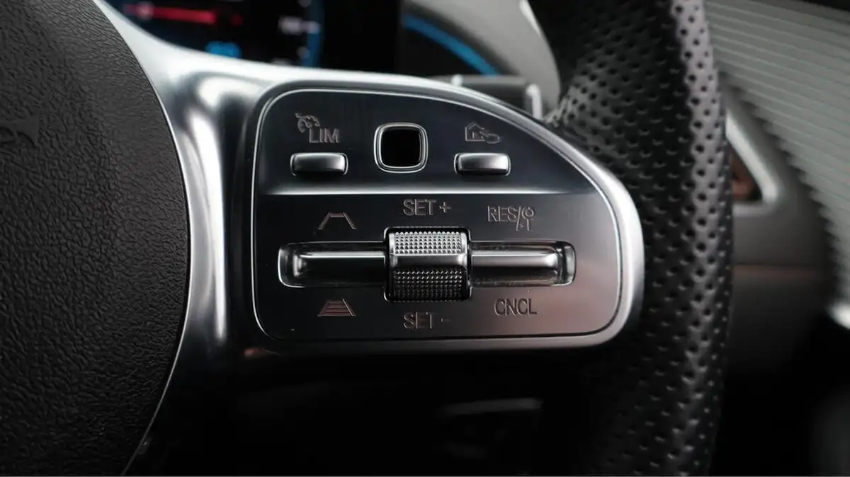 2021-mercedes-benz-eqc-e-eqc-400-amg-line-big-25