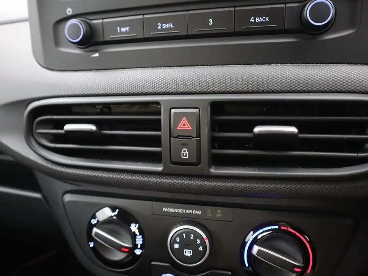 2020-hyundai-i10-10-se-big-24