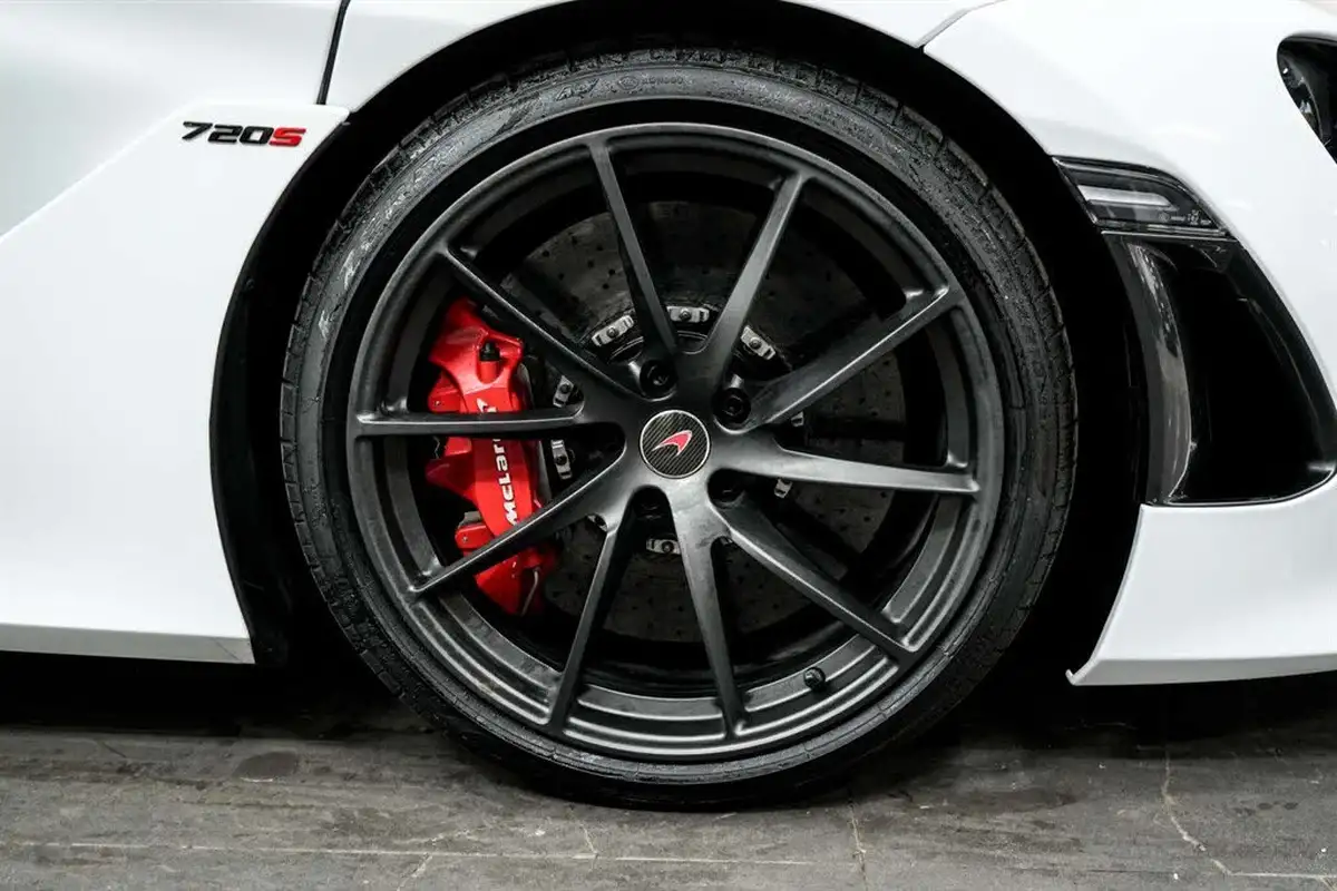 2019-mclaren-720s-40-luxury-big-7