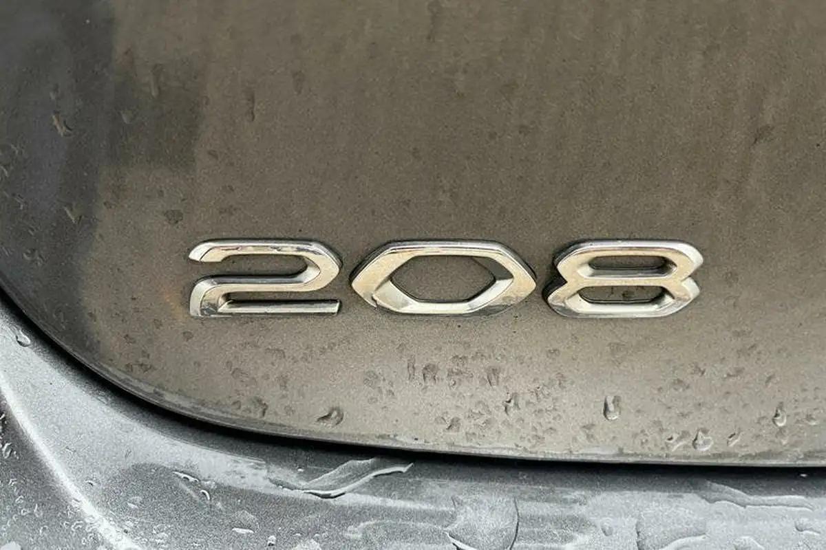 2021-peugeot-208-12-puretech-active-premium-100bhp-eat8-big-39