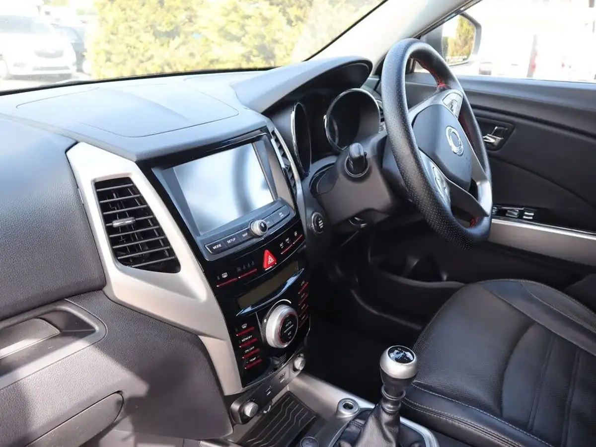 2015-kgm-ssangyong-tivoli-16-elx-big-26
