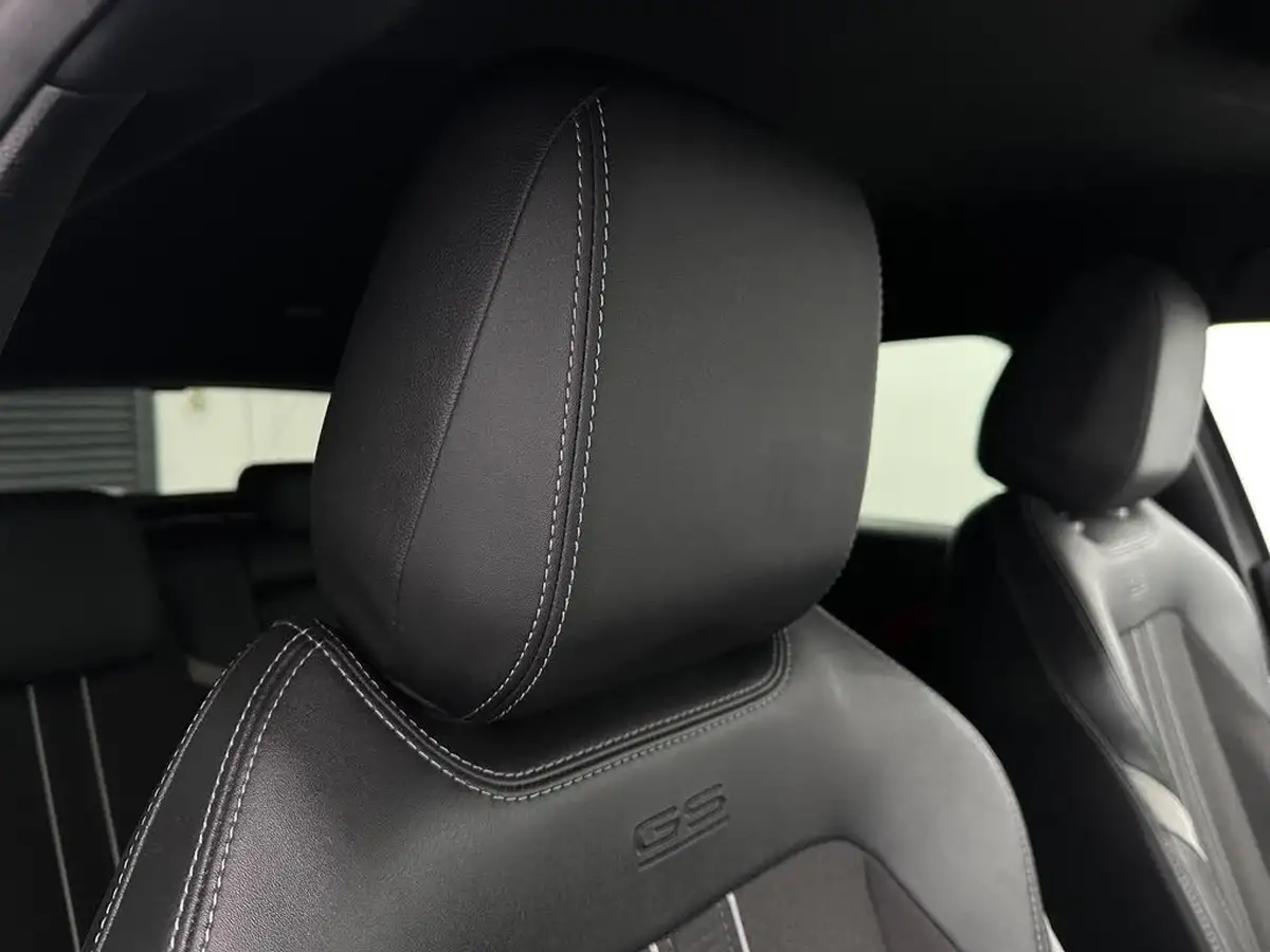 2022-vauxhall-astra-12-turbo-gs-line-hatchback-big-33
