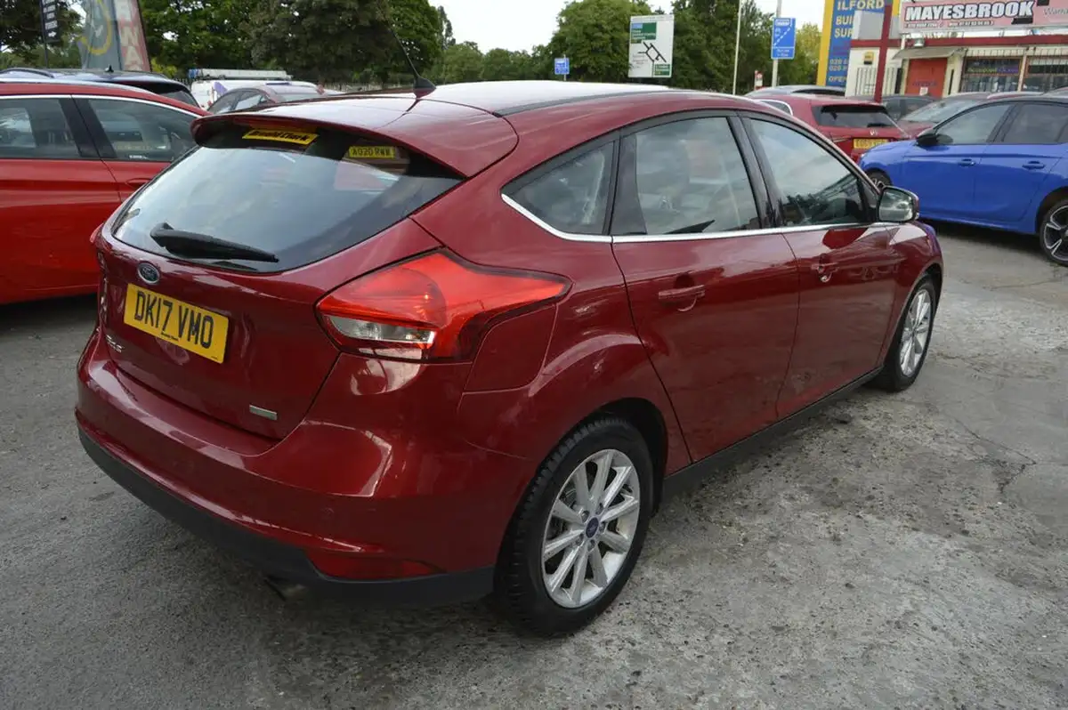 2017-ford-focus-15t-titanium-hatchback-auto-big-1