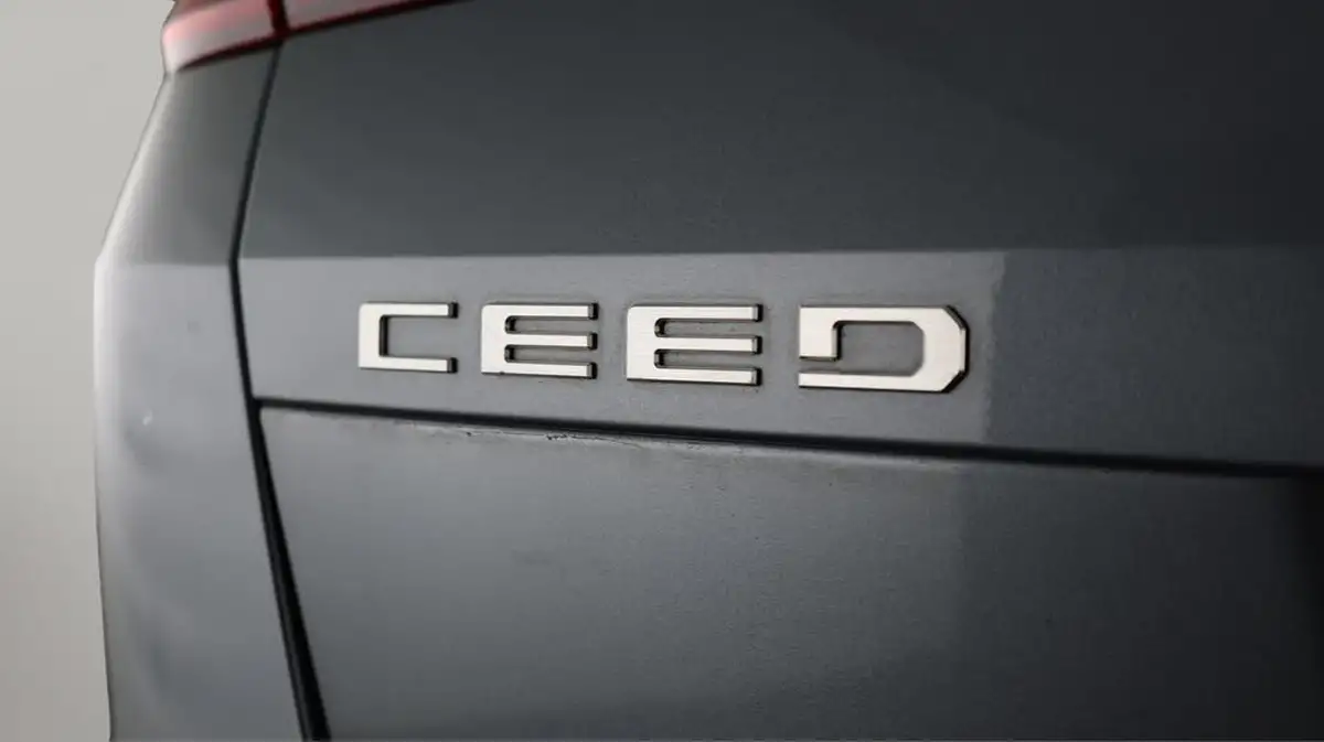 2022-kia-ceed-15-t-gdi-3-sportswagon-big-21