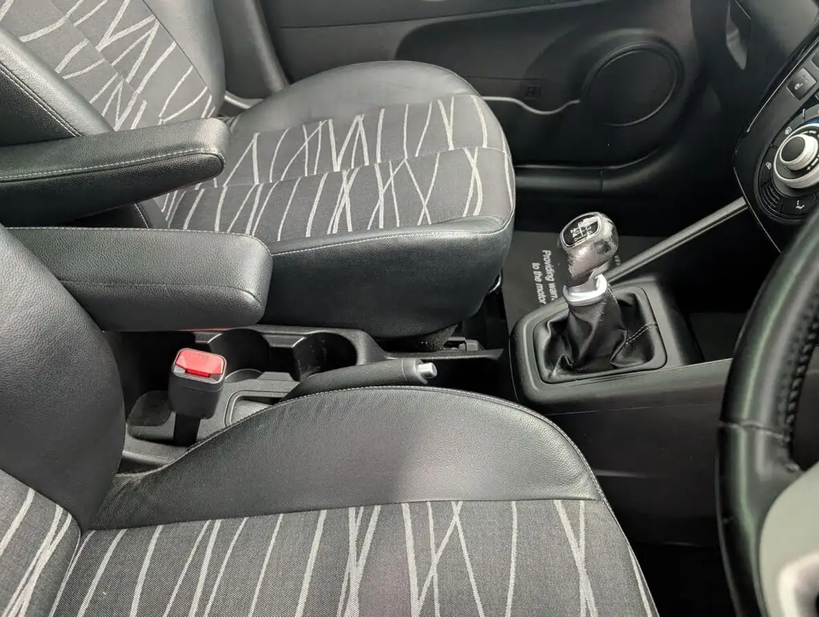 2014-kia-venga-16td-3-sat-nav-big-41