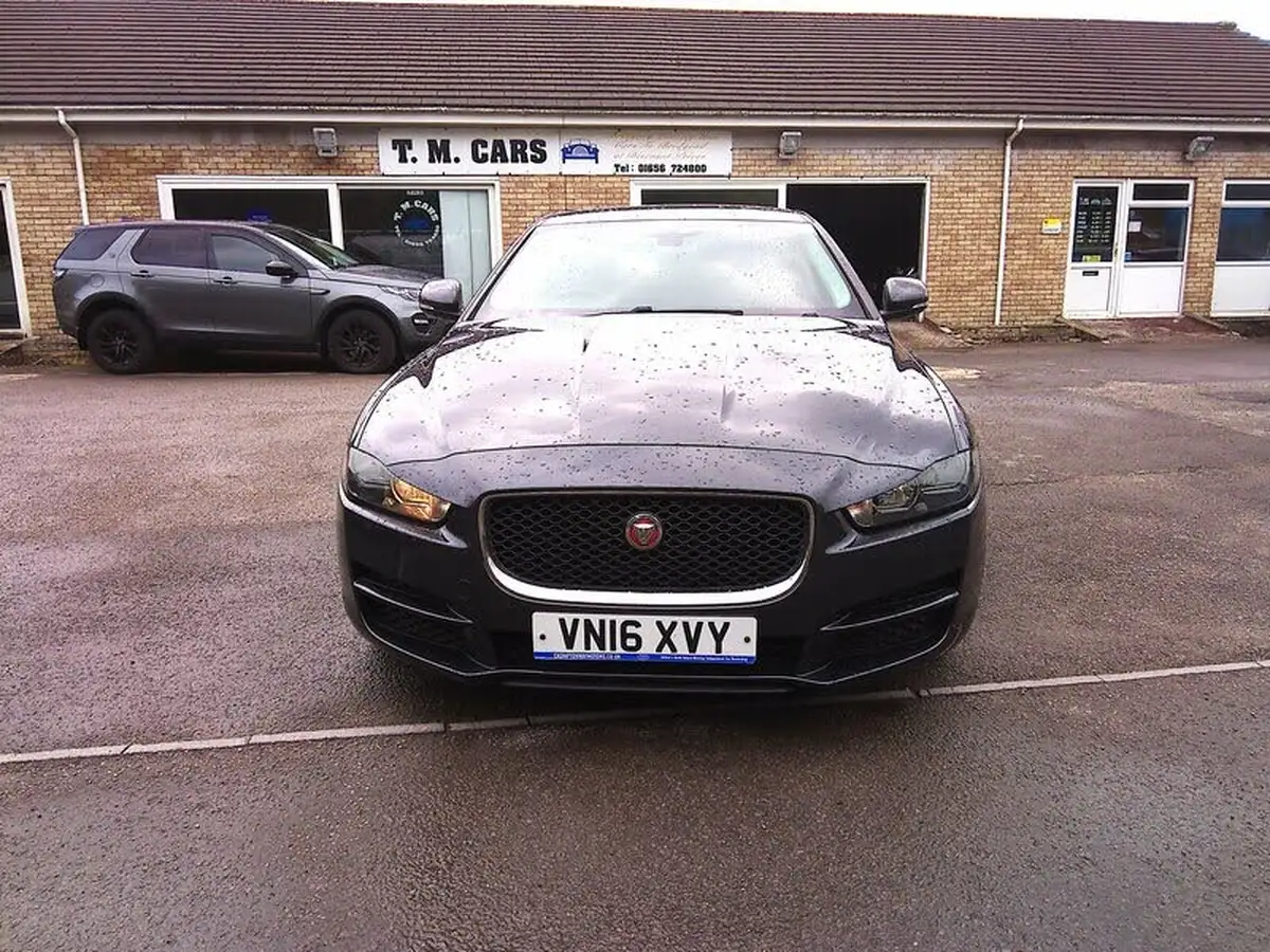 2016-jaguar-xe-20d-se-180ps-big-2