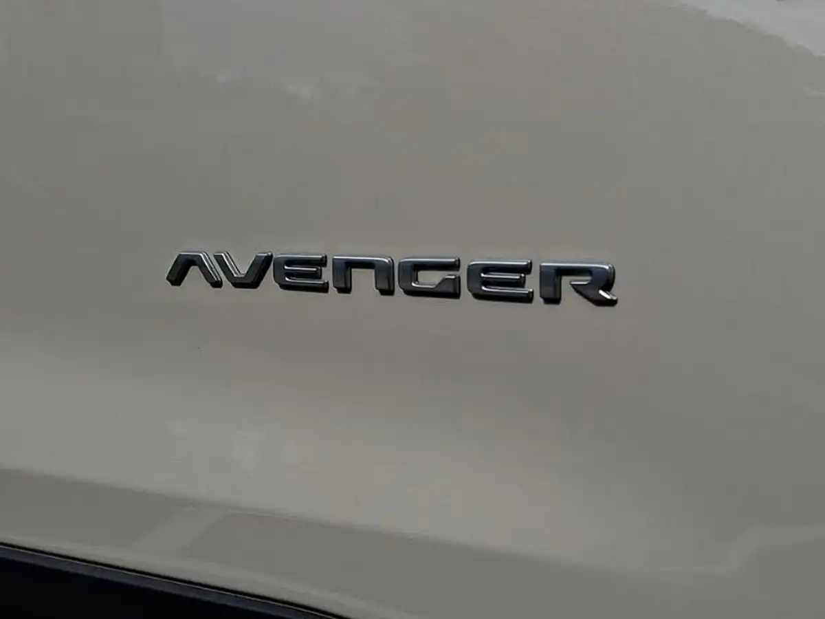 2025-jeep-avenger-12-gse-summit-big-11