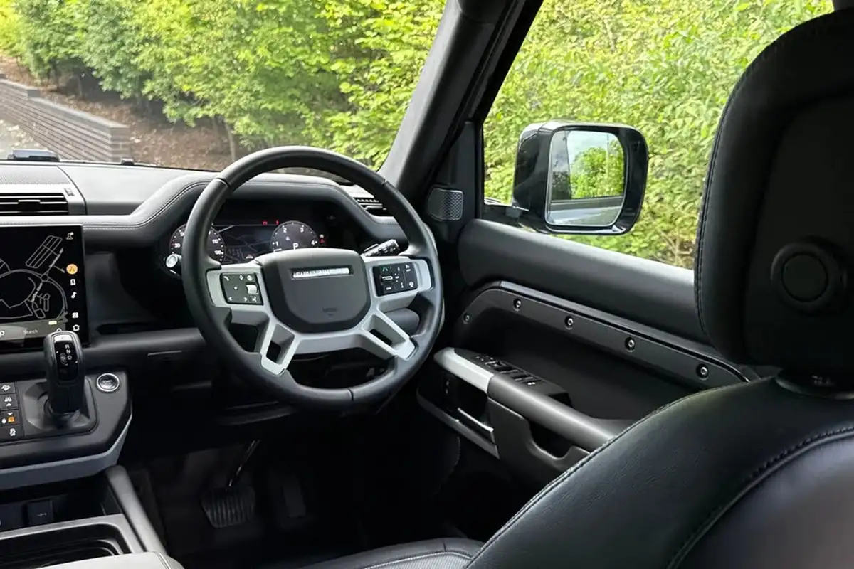 2024-land-rover-110-defender-30-d300-x-dynamic-hse-big-42