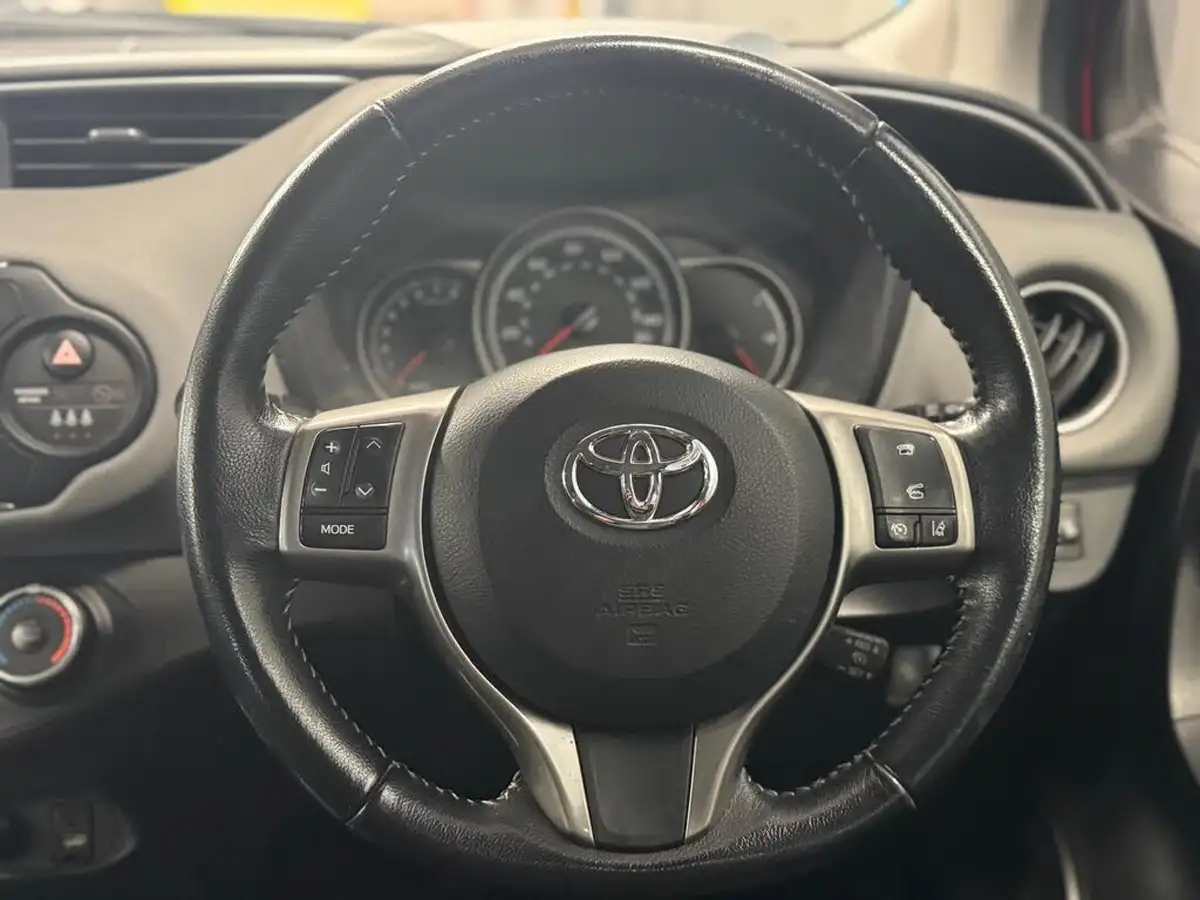 2016-toyota-yaris-10-vvt-i-icon-tss-5d-big-21