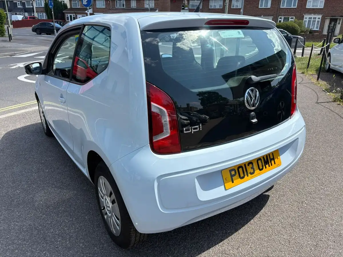 2013-volkswagen-up-10-move-up-59bhp-3d-big-6