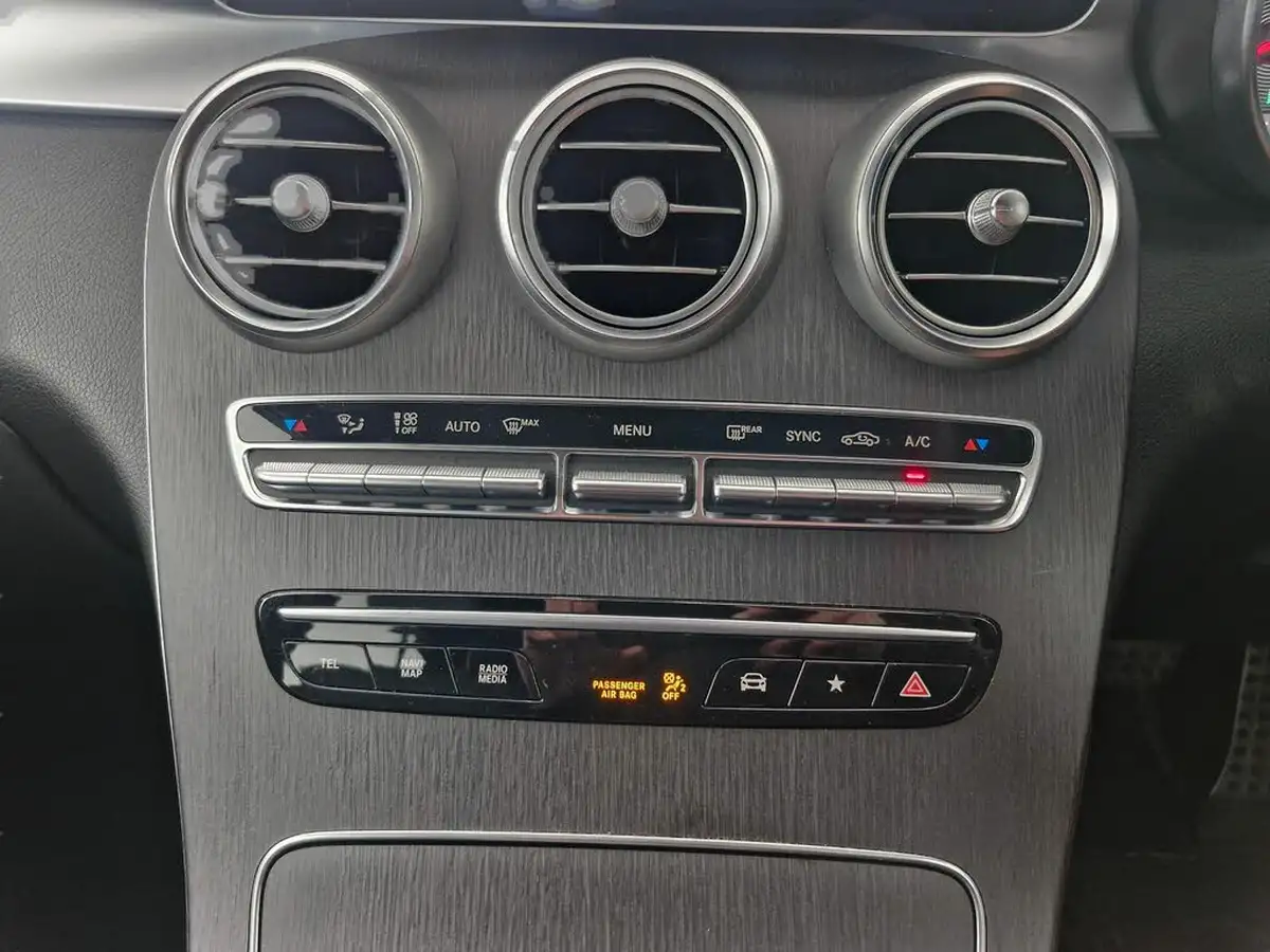 2020-mercedes-benz-glc-class-20d-glc220d-amg-line-station-wagon-5d-4matic-plus-big-28
