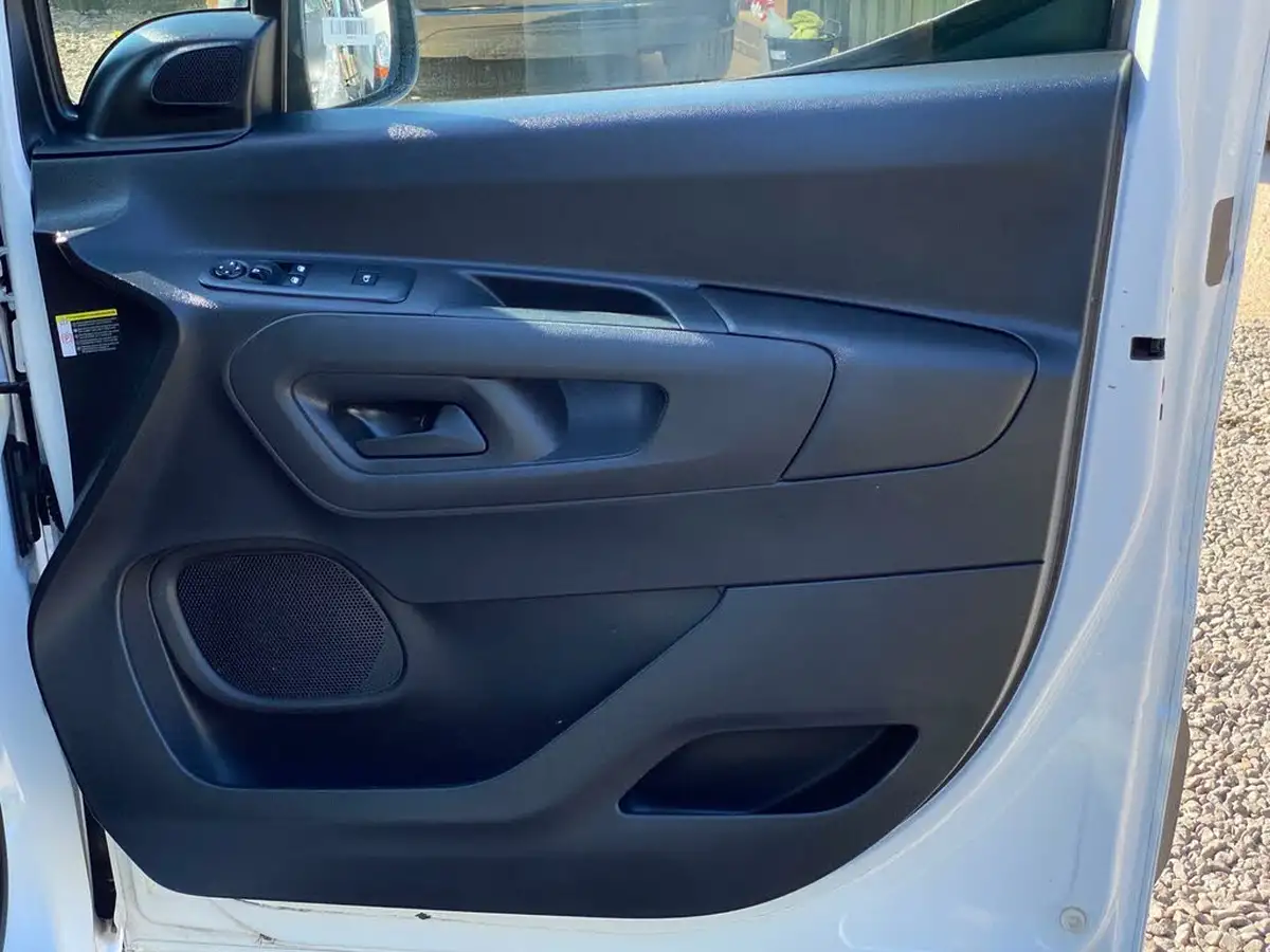 2021-peugeot-partner-15-bluehdi-1000-professional-100ps-eu6dt-panel-big-40