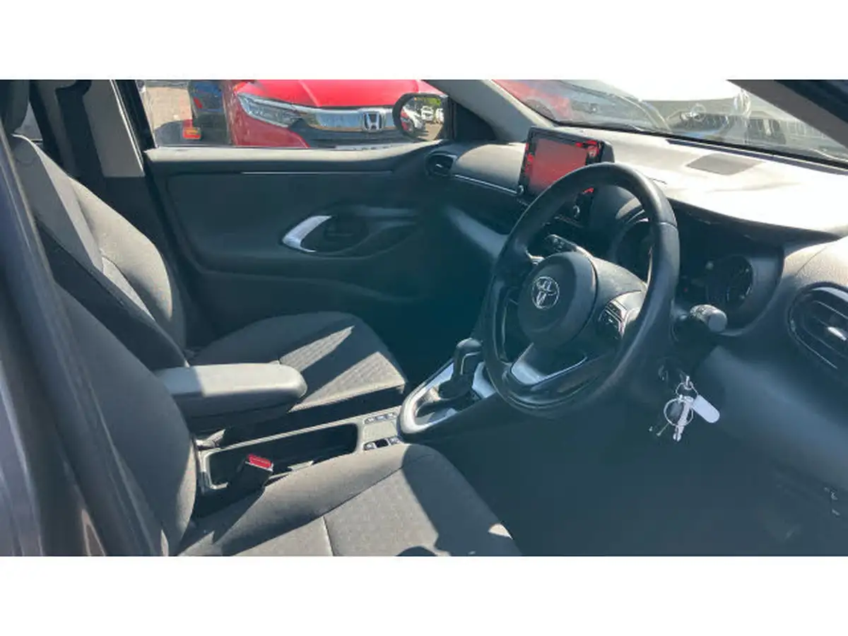 2022-toyota-yaris-15-vvt-i-design-big-10