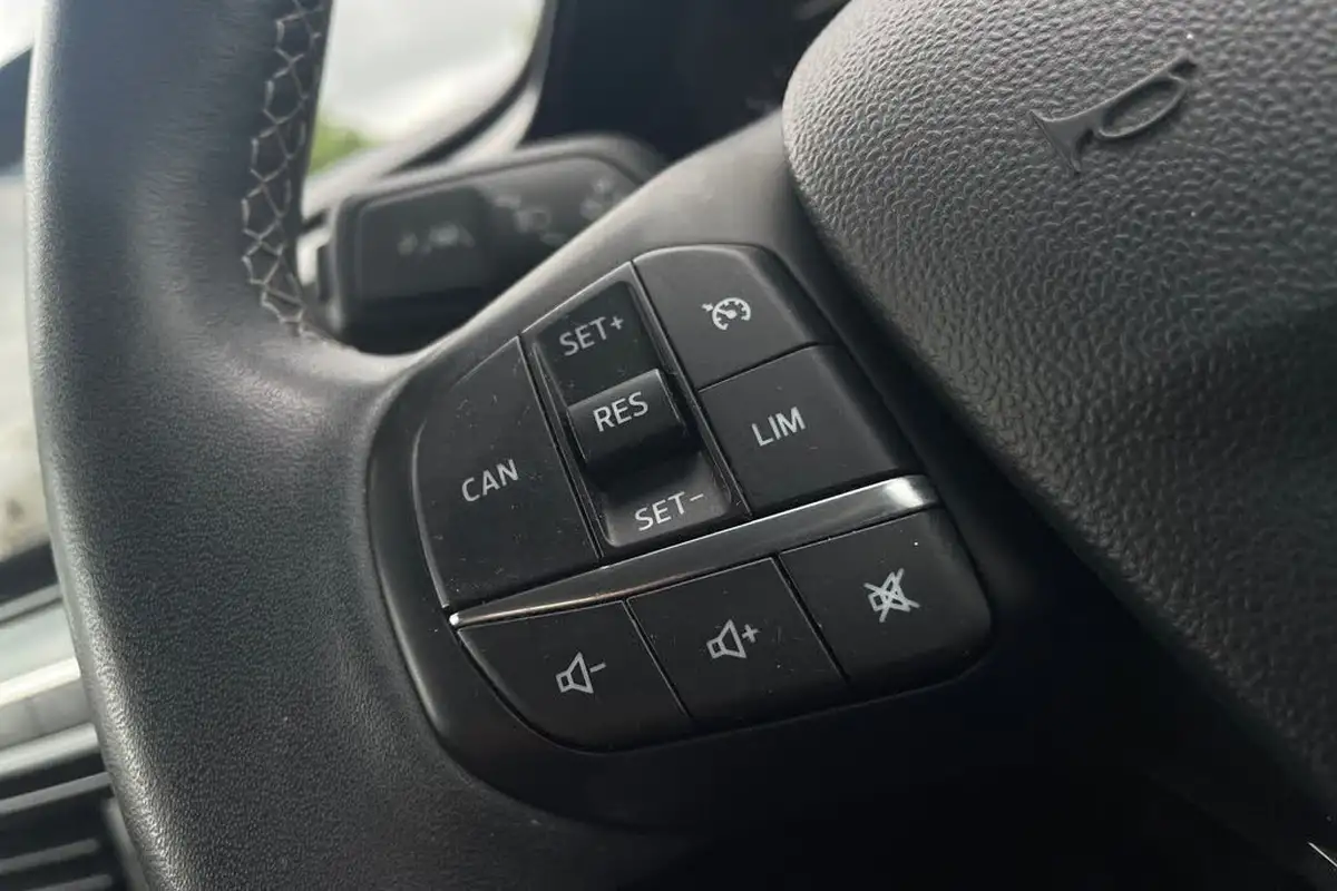 2018-ford-fiesta-10t-titanium-100ps-5d-big-31