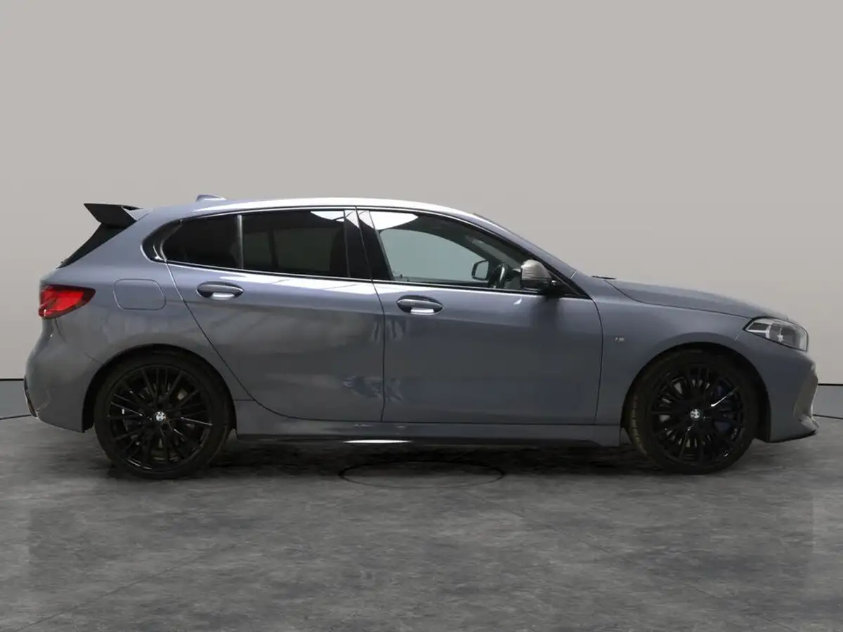 2021-bmw-1-series-20-m135i-xdrive-big-10