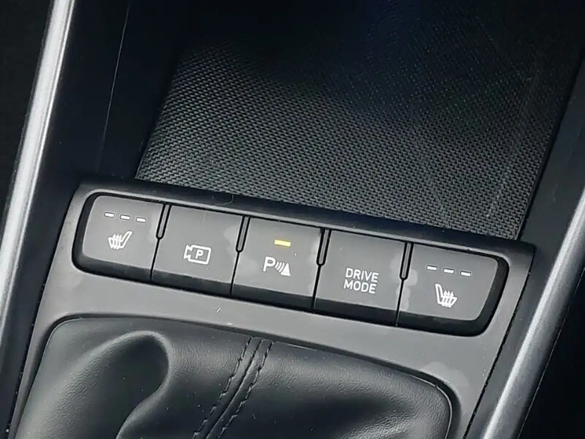 2023-hyundai-i20-10-t-gdi-premium-two-tone-roof-big-11