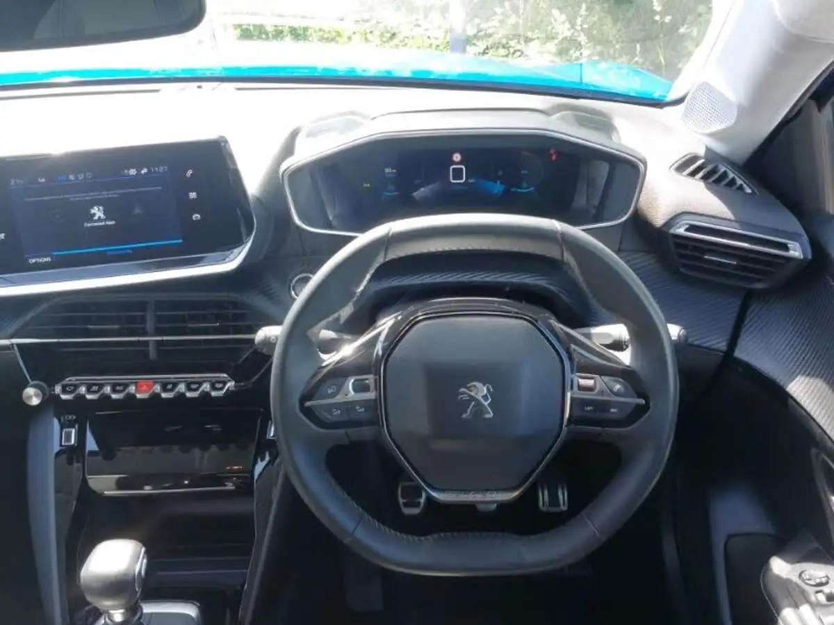 2023-peugeot-208-12-puretech-allure-premium-100ps-big-6