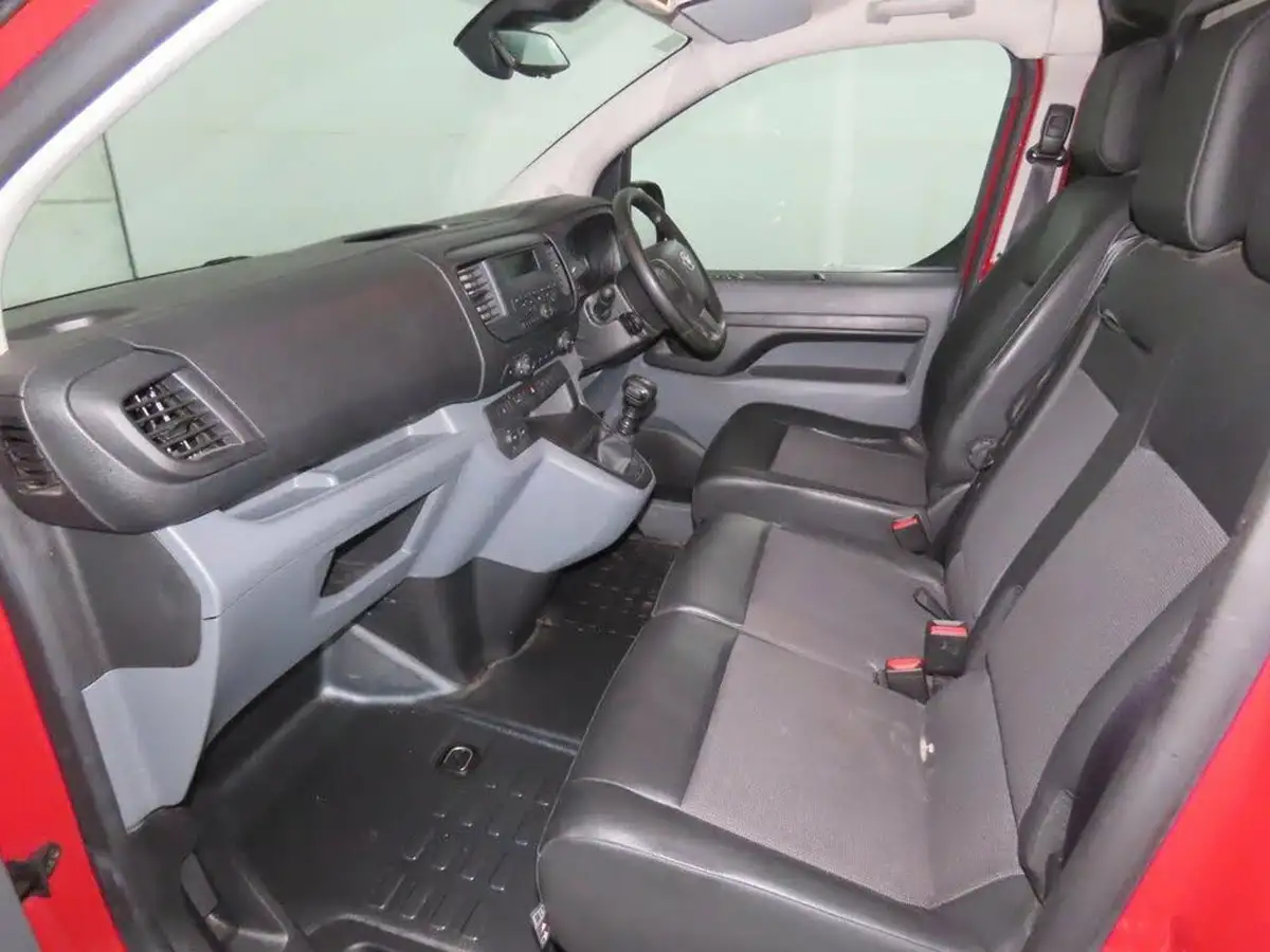 2020-toyota-proace-20d-icon-medium-120hpeu6dt-e-panel-big-9
