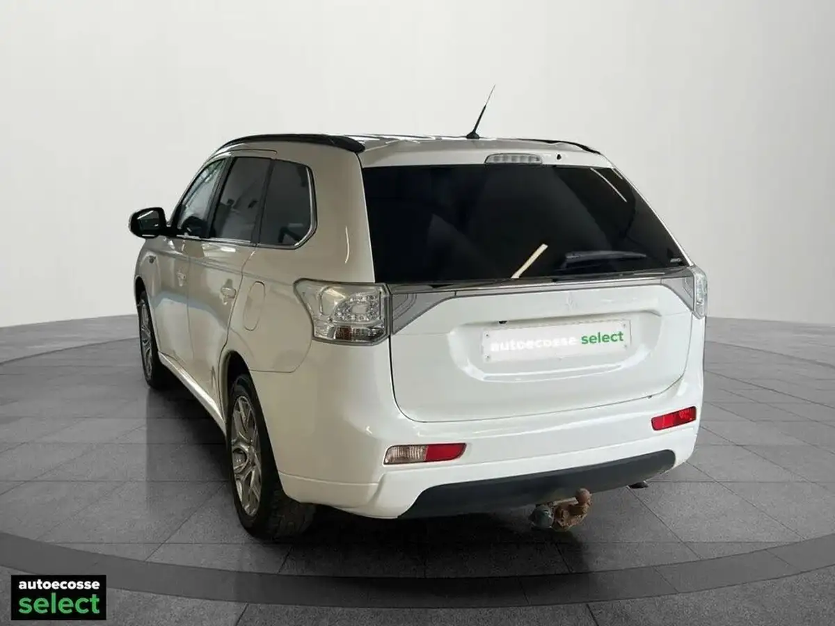 2015-mitsubishi-outlander-20-gx4h-phev-big-14