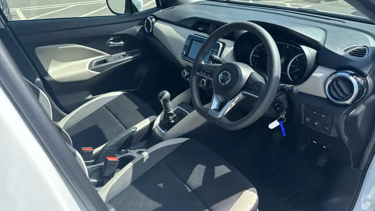 2018-nissan-micra-09-ig-t-acenta-big-10