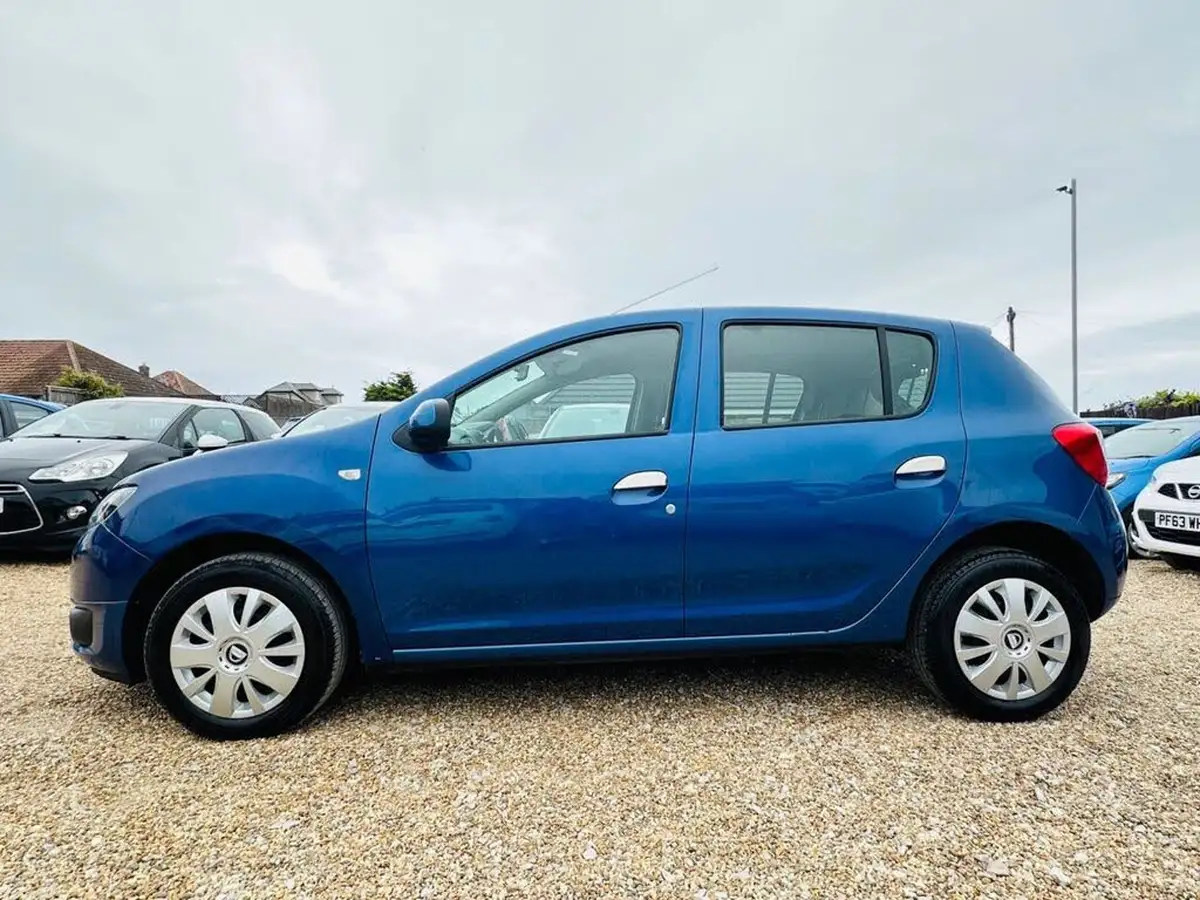 2013-dacia-sandero-15d-laureate-big-2