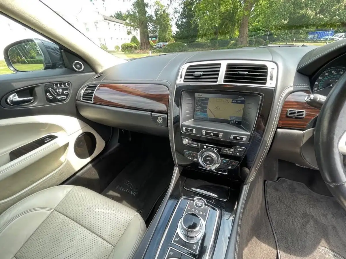 2012-jaguar-xk-50-portfolio-coupe-auto-big-27