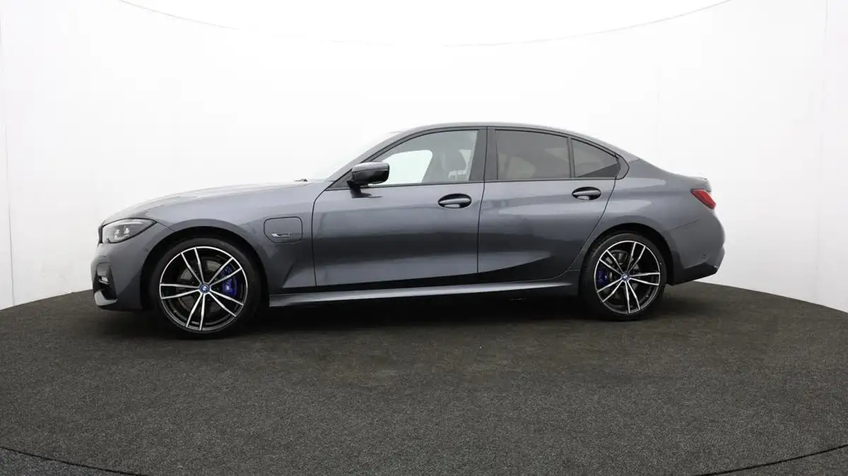 2022-bmw-3-series-20-330e-m-sport-pro-pack-saloon-4d-big-60