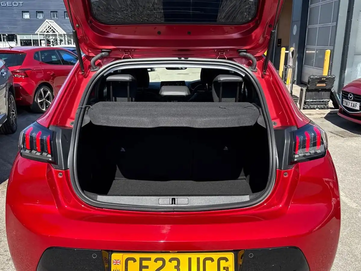2023-peugeot-208-12-puretech-allure-premium-130ps-eat8-big-19