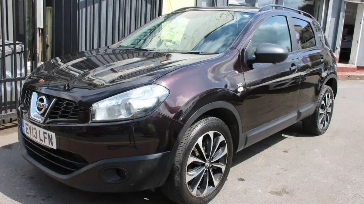 2013-nissan-qashqai-16-360-cvt-big-8
