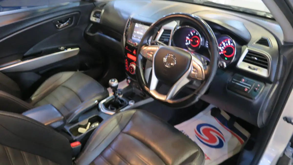 2016-kgm-ssangyong-tivoli-16td-elx-2wd-big-17