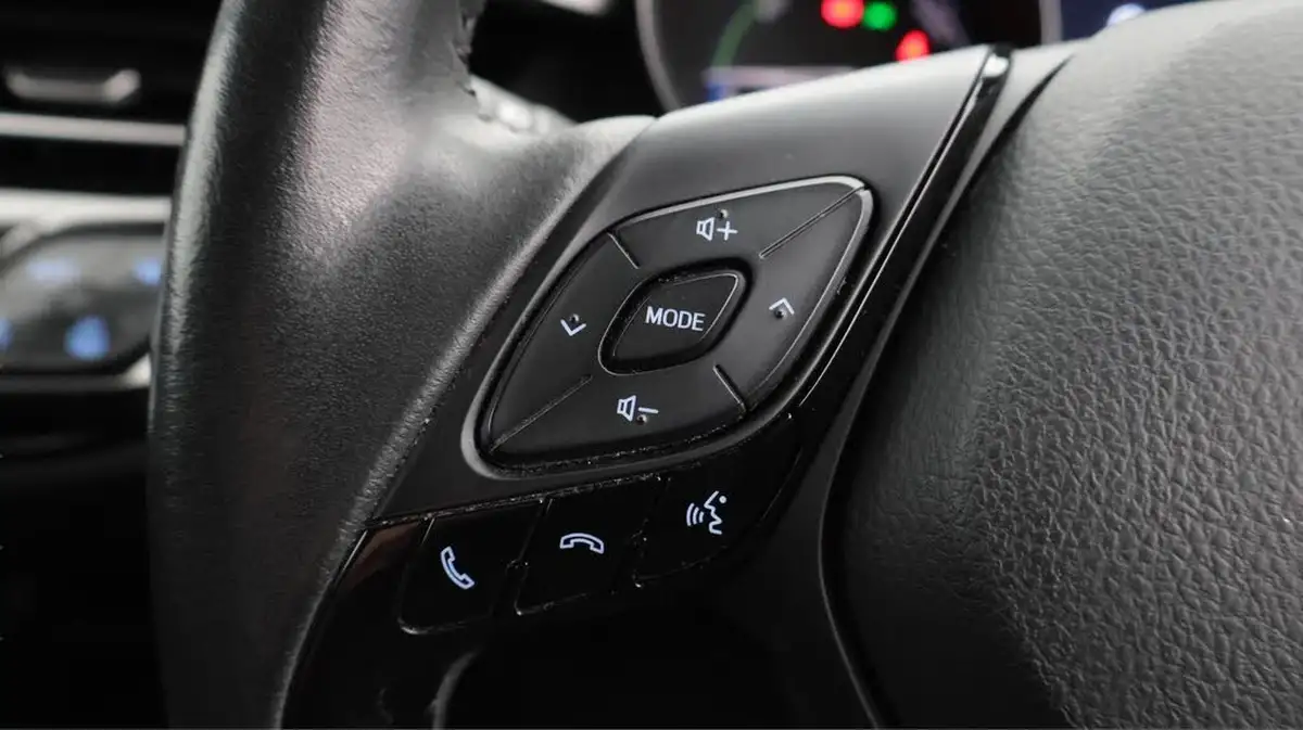 2021-toyota-c-hr-18-vvt-i-icon-big-23