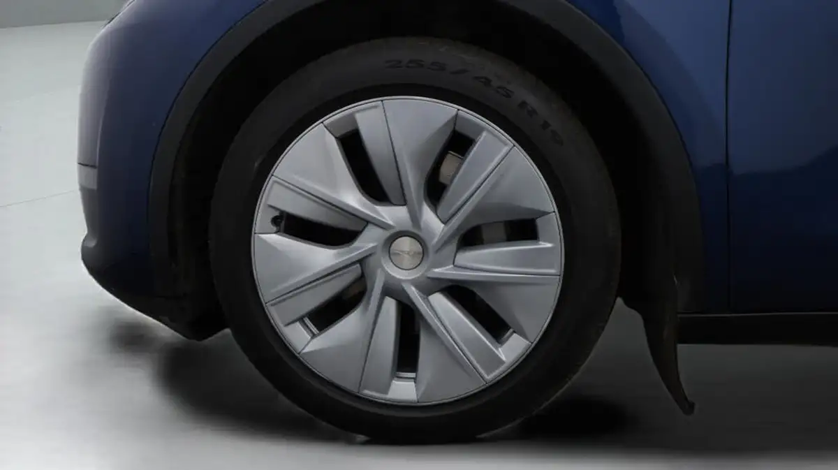 2022-tesla-model-y-e-long-range-big-18
