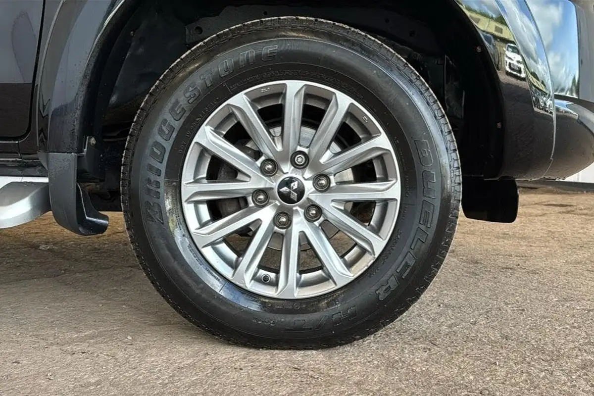 2019-mitsubishi-l200-24di-d-barbarian-eu6-big-37
