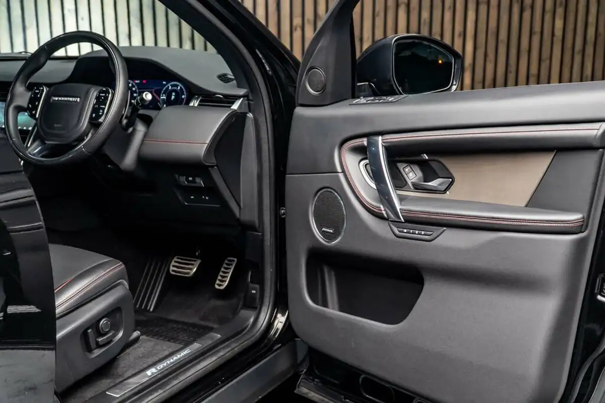 2020-land-rover-discovery-sport-20-d180-r-dynamic-hse-big-30