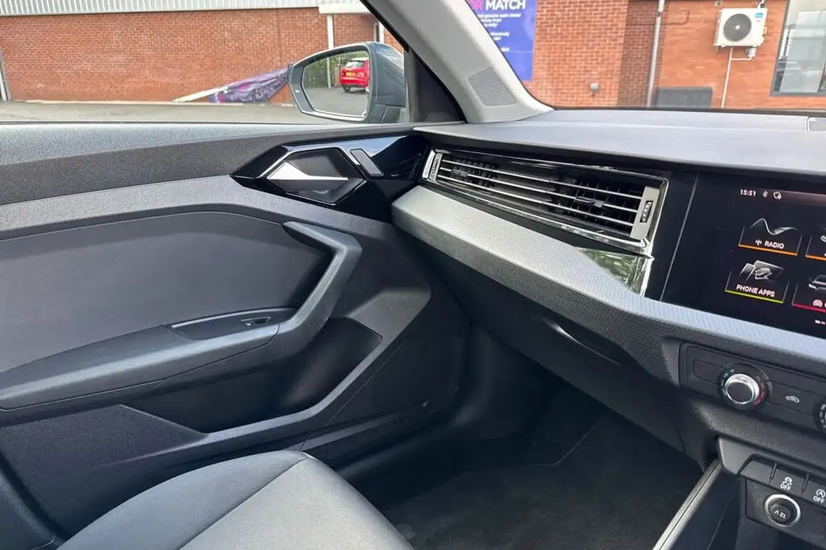 2019-audi-a1-10-30-tfsi-technik-big-31