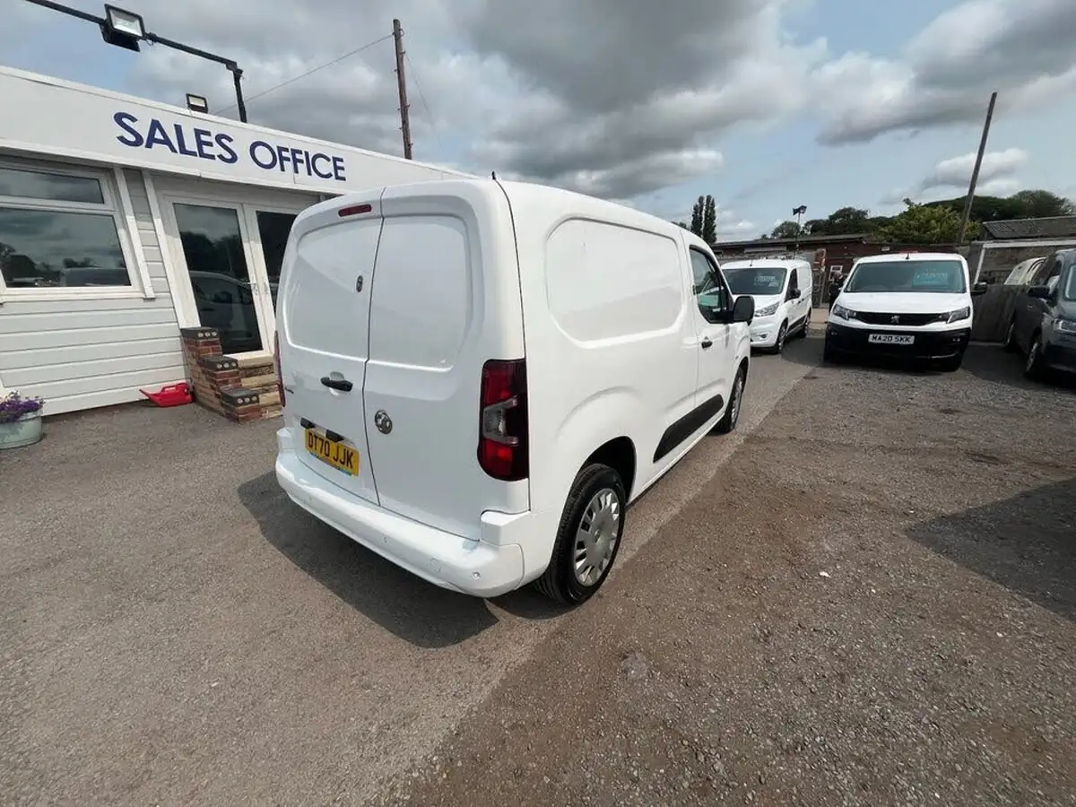2021-vauxhall-combo-15cdti-sportive-2300-100pseu6dt-l1h1-panel-big-8