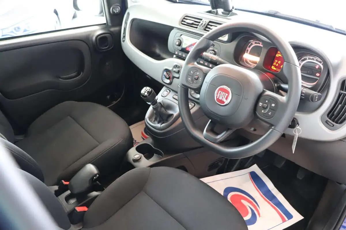 2020-fiat-panda-12-waze-big-16