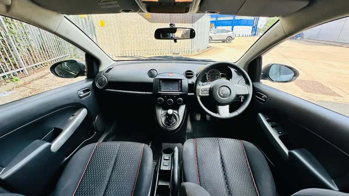 2012-mazda-mazda2-13-venture-big-2