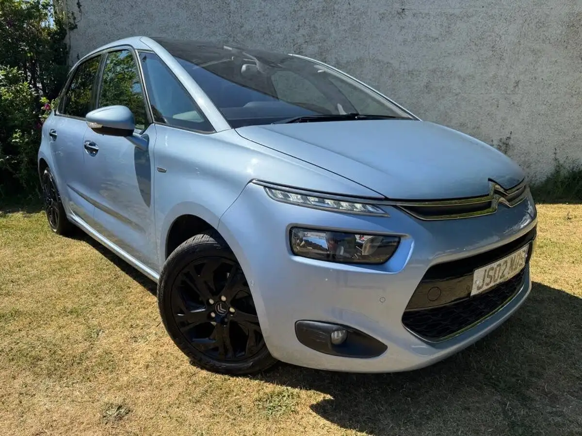 2016-citroen-c4-picasso-16bluehdi-exclusive-eat6-big-0