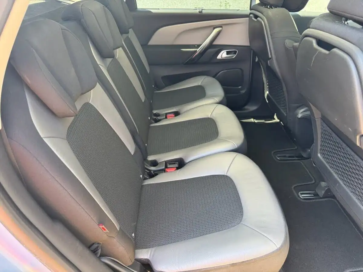2016-citroen-c4-picasso-16bluehdi-exclusive-eat6-big-24