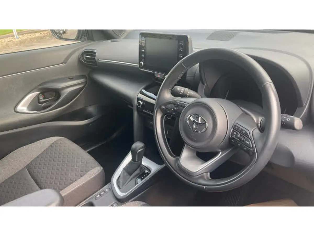 2021-toyota-yaris-15-vvt-i-design-panoramic-roof-big-8
