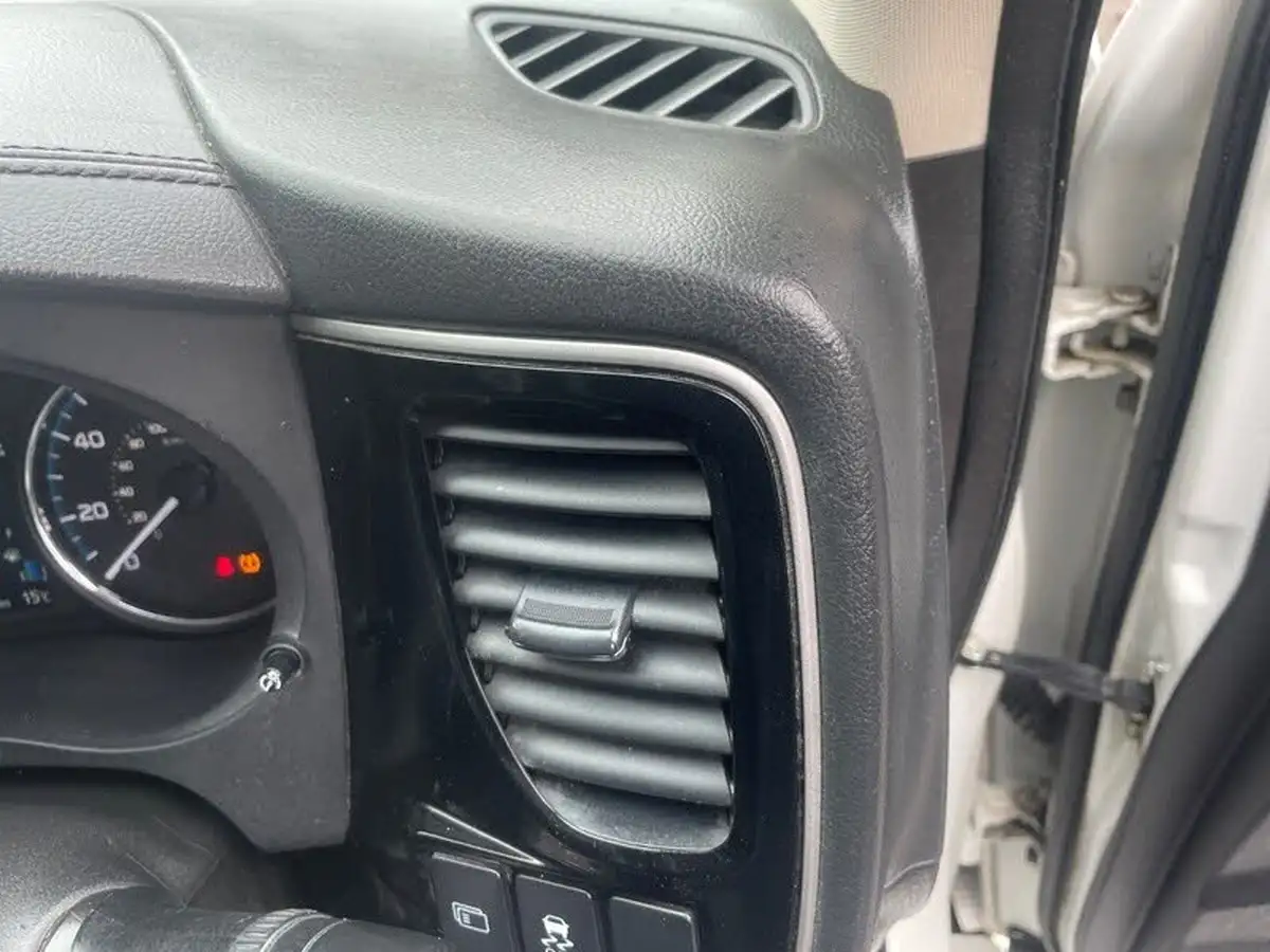 2015-mitsubishi-outlander-20-gx4h-phev-big-45