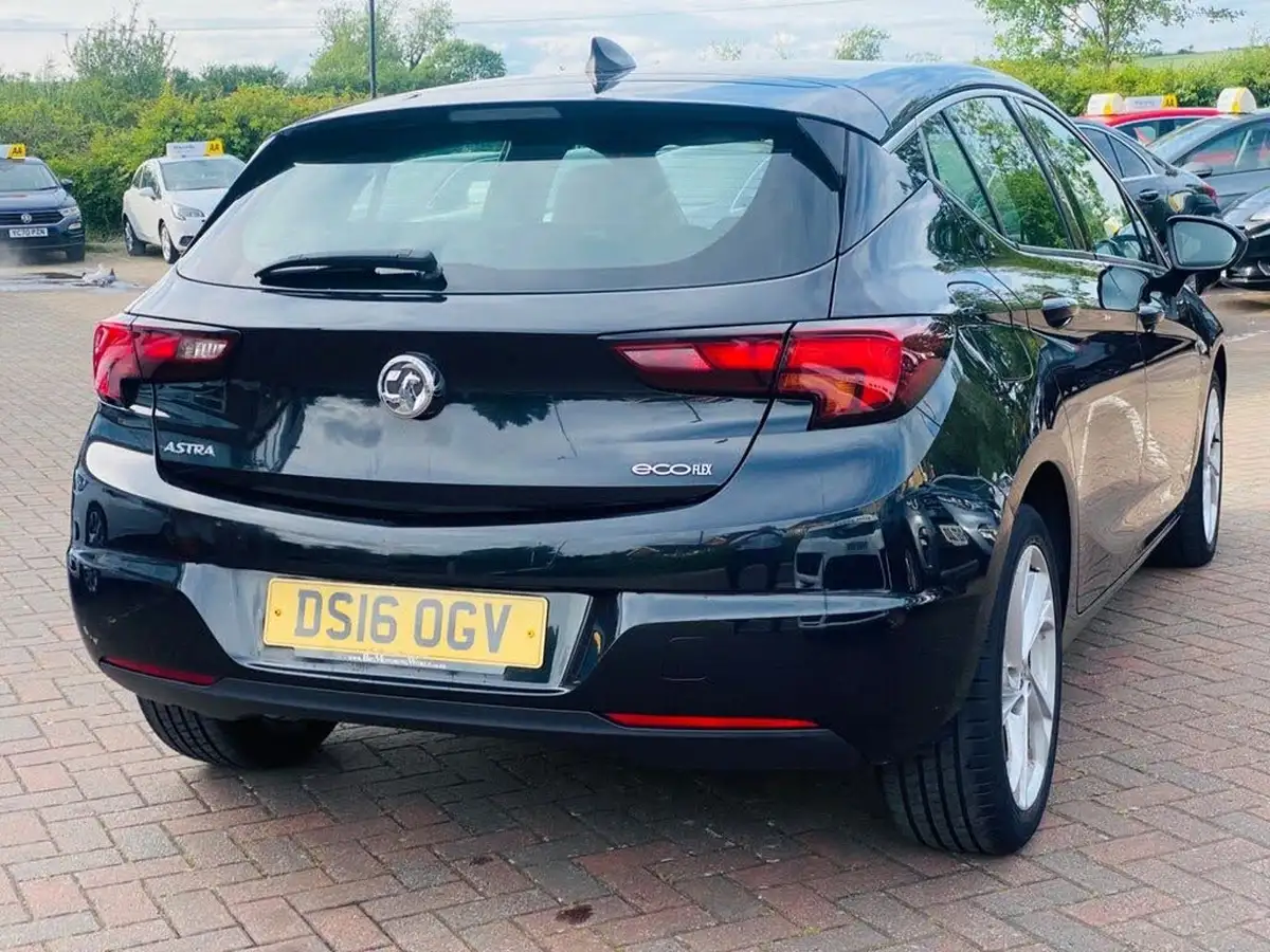 2016-vauxhall-astra-16cdti-sri-nav-110ps-ecoflex-ss-hatchback-big-3