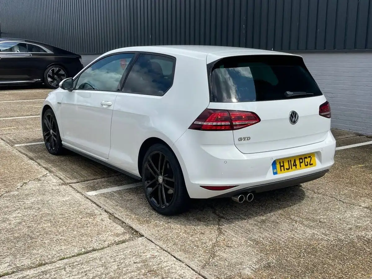 2014-volkswagen-golf-20tdi-gtd-3d-big-68