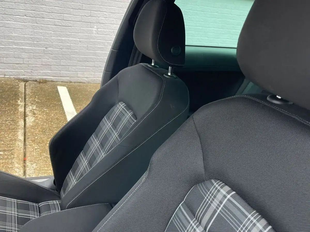 2014-volkswagen-golf-20tdi-gtd-3d-big-44